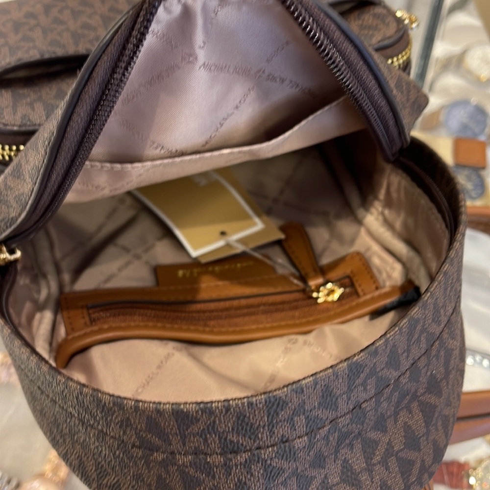 MICHAEL KORS
Maisie Extra-Small Logo 2-in-1 Backpack
Brown
NWT - Picture 11 of 16